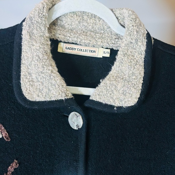 Vintage Wool and Bouclé Cardigan with Embroidery – Size XL - Picture 5 of 9